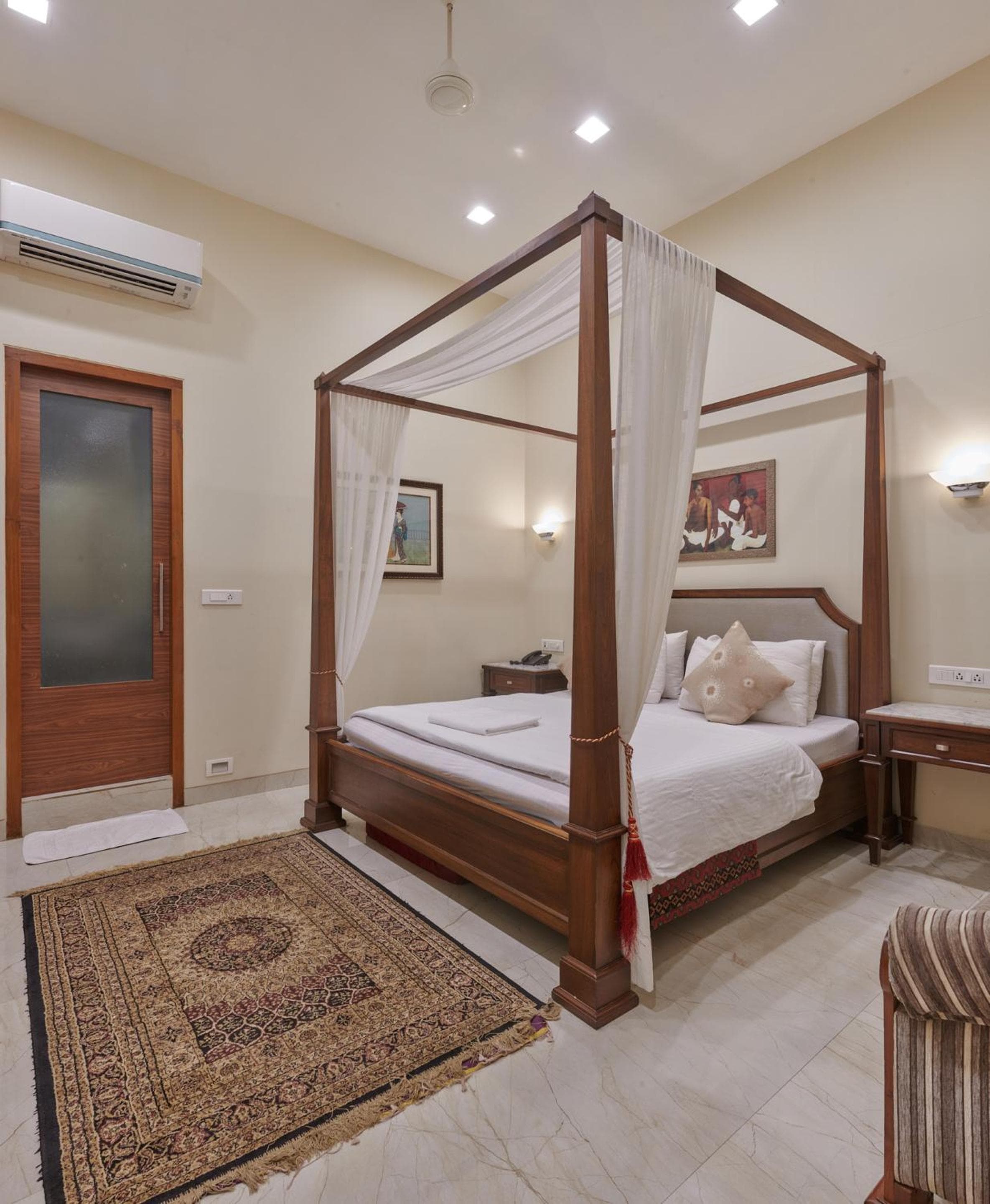 Elphinstone Hotel