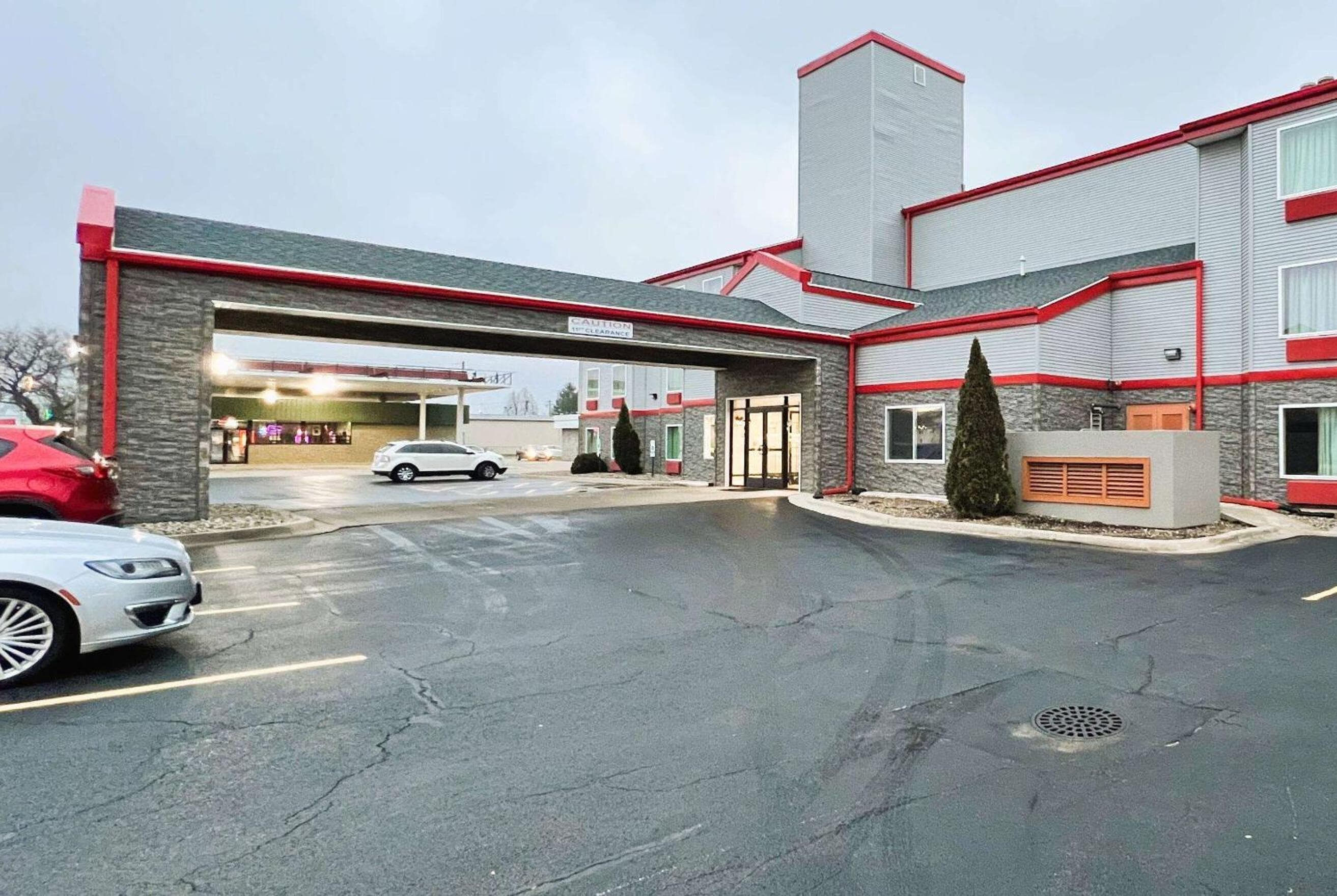 AmericInn by Wyndham Urbana Champaign University Area