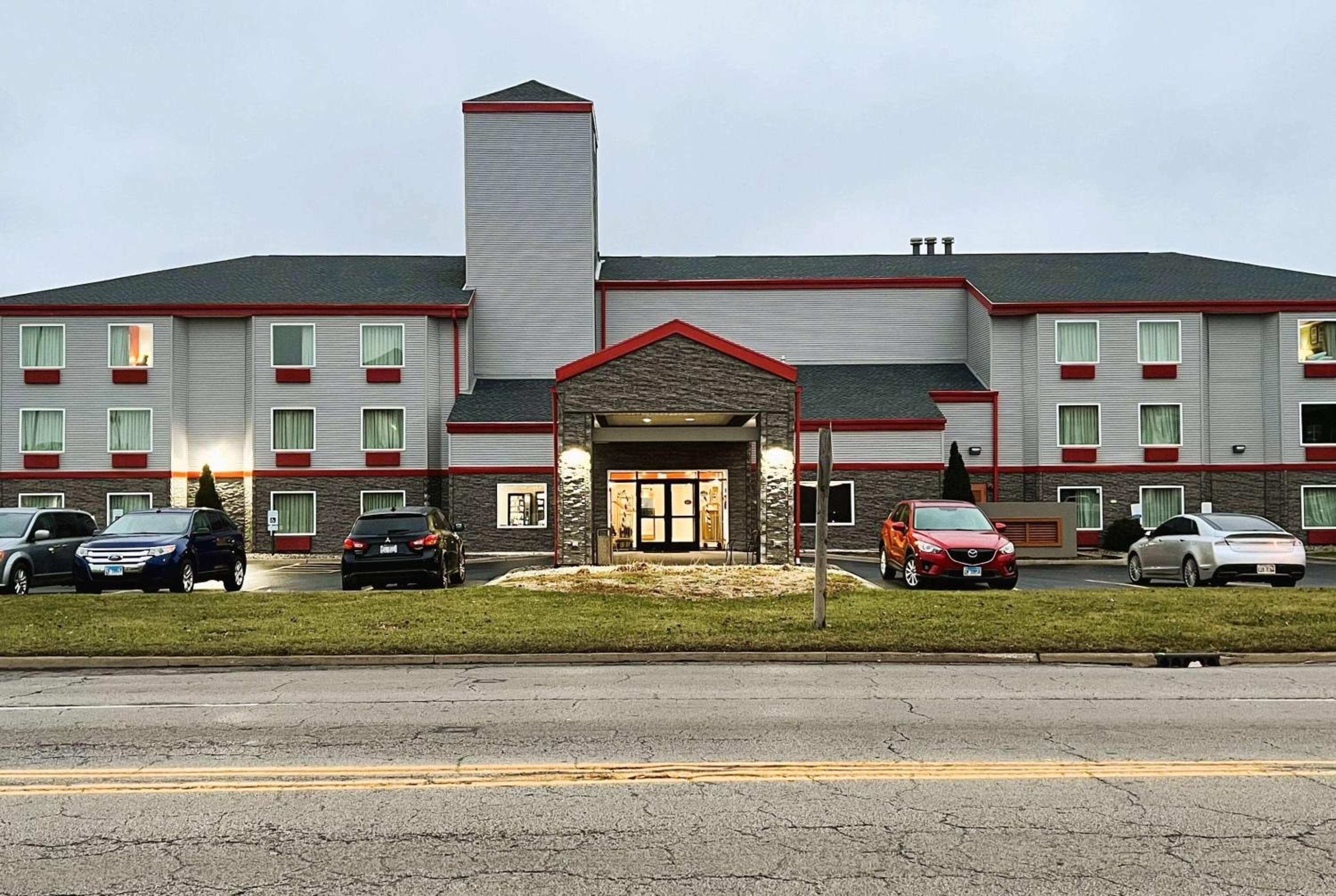 AmericInn by Wyndham Urbana Champaign University Area