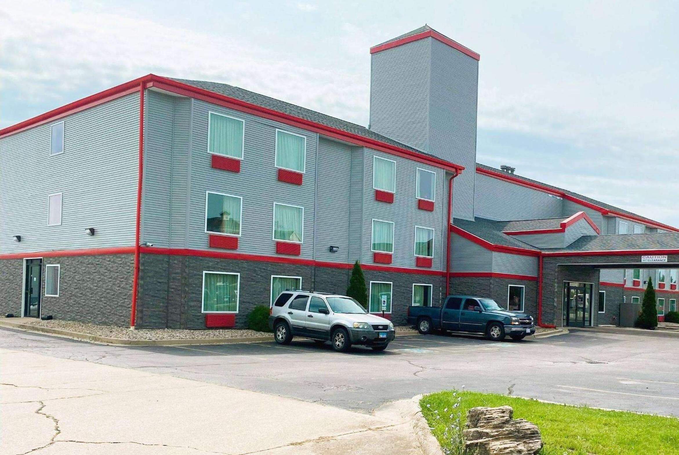 AmericInn by Wyndham Urbana Champaign University Area