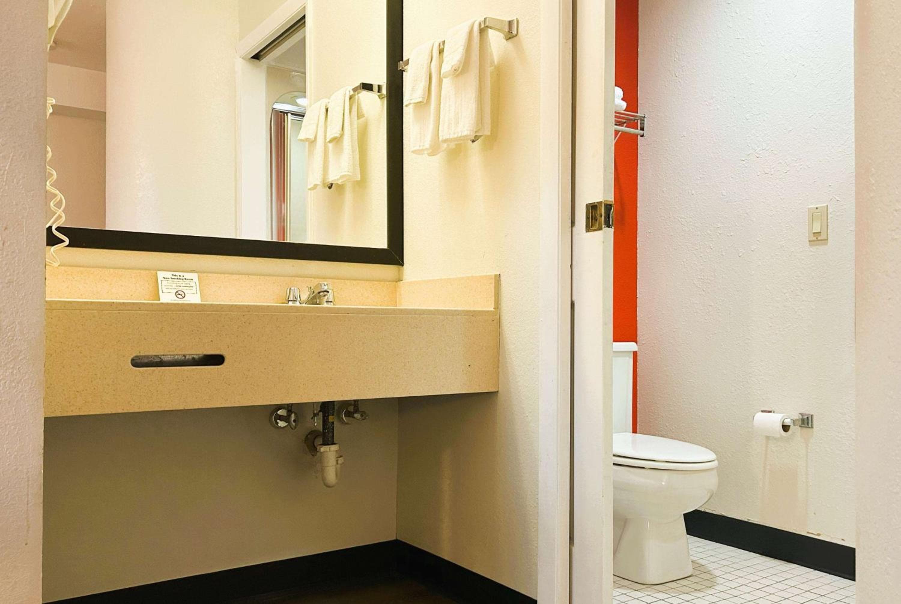 AmericInn by Wyndham Urbana Champaign University Area