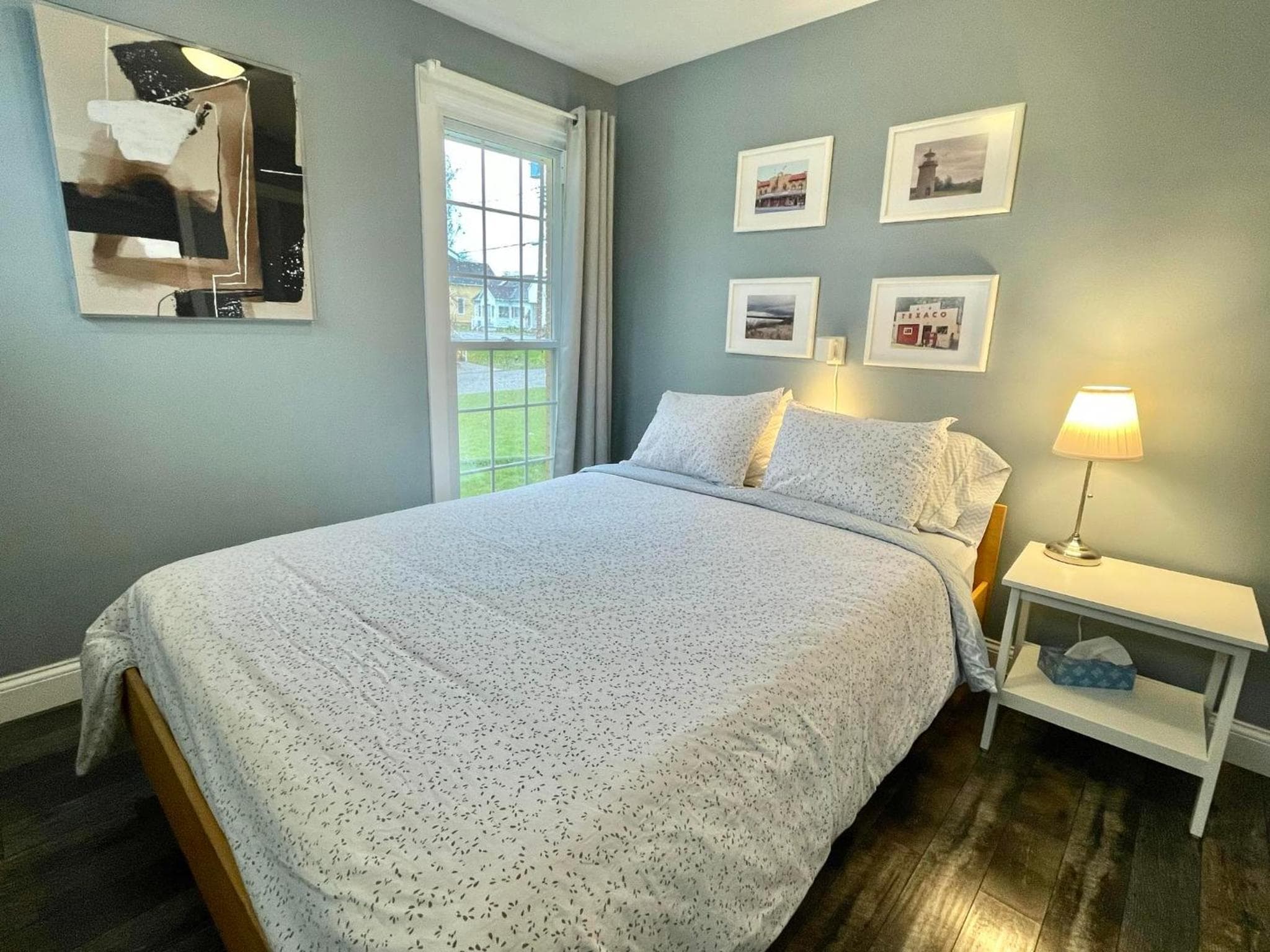 Downtown Picton Retreat - Near Sandbanks and Wineries