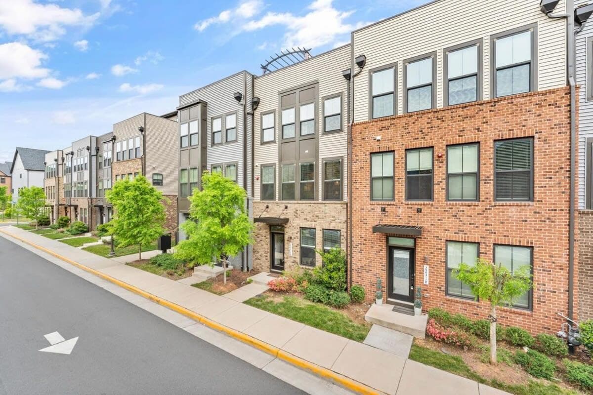 Ashburn 4-BR Homestay Close to Dulles & METRO