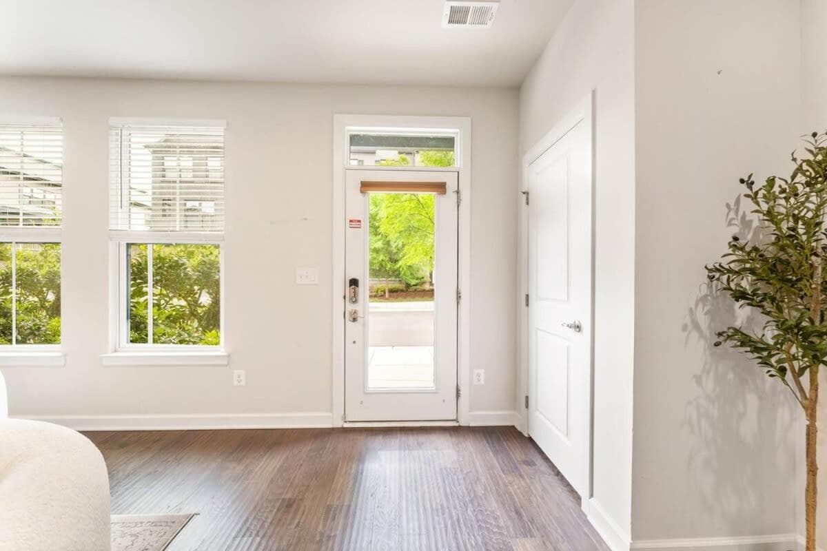 Ashburn 4-BR Homestay Close to Dulles & METRO
