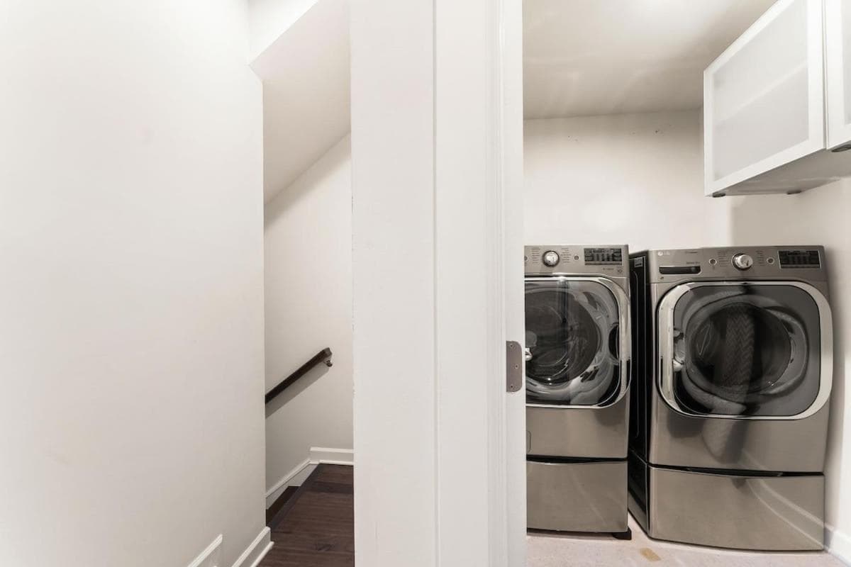 Ashburn 4-BR Homestay Close to Dulles & METRO