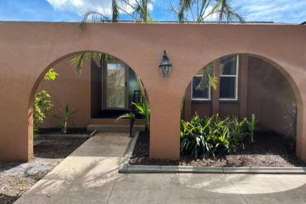 Heated Saltwater Pool Home Minutes to Beach