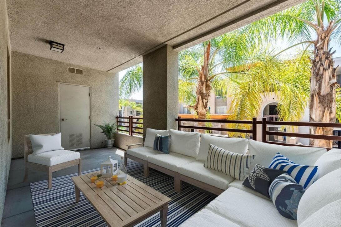 Woodland Hills Luxury Apt 2 bed CA
