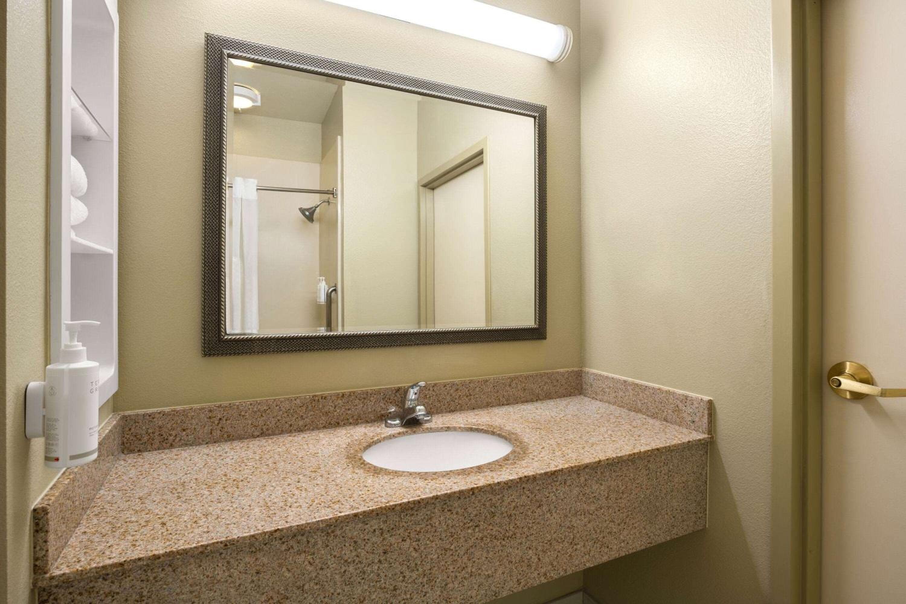 Hotel Marguerite South Anaheim - Garden Grove, Trademark Collection by Wyndham