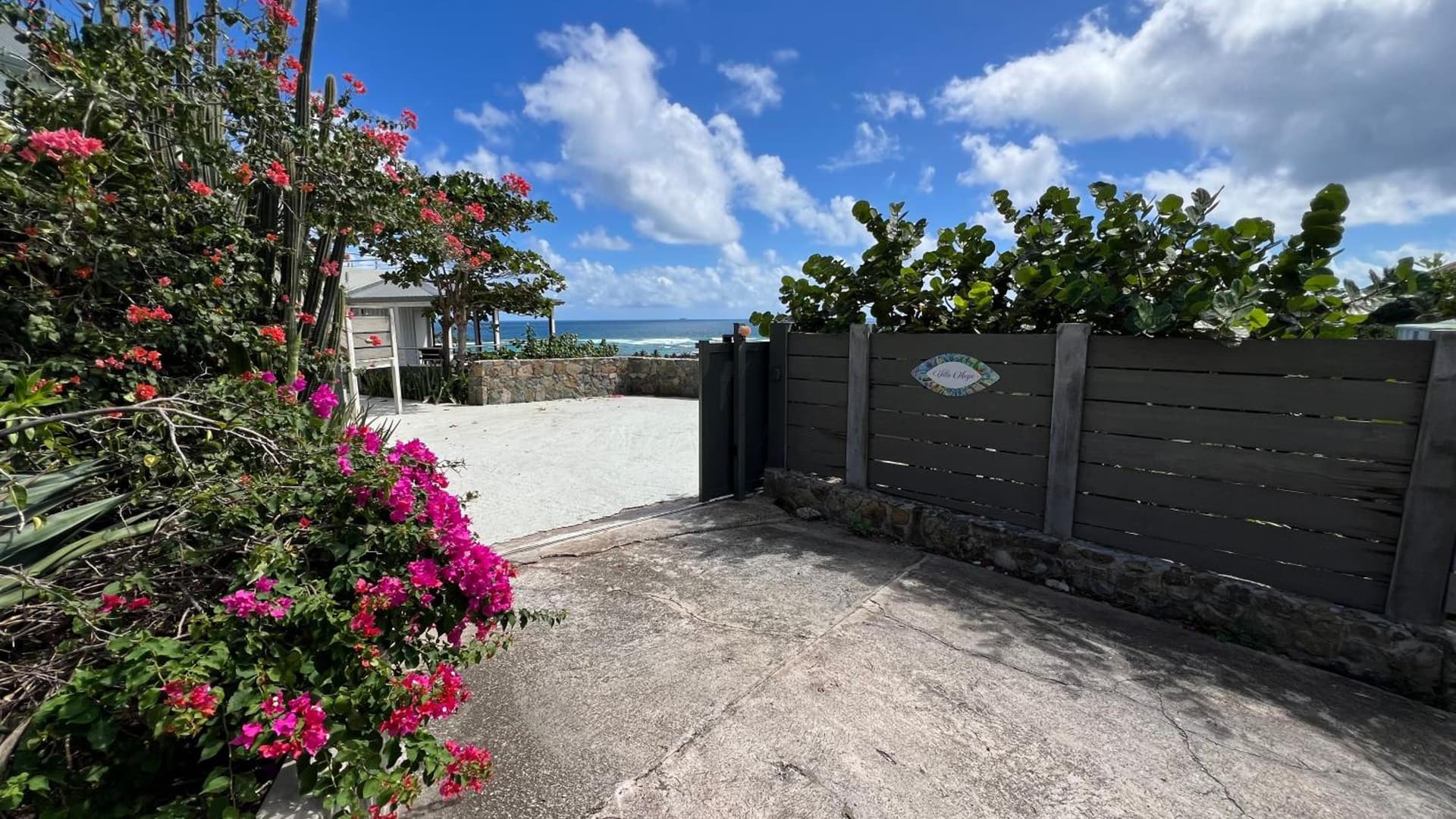 VILLA MAGIC - Ocean Views with Pool, Starlink WiFi, Cistern & Generator