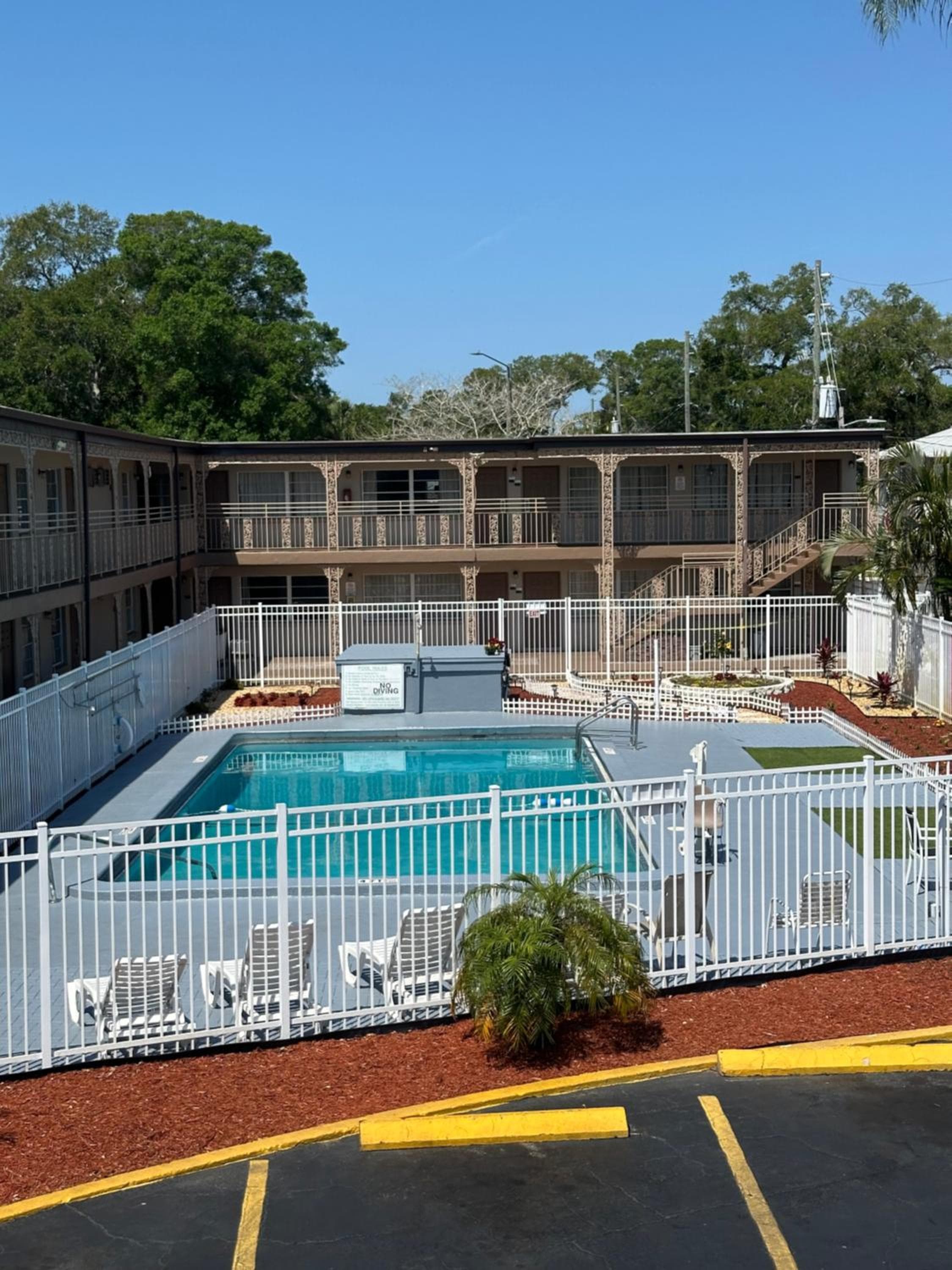 Econo Lodge St Petersburg Central