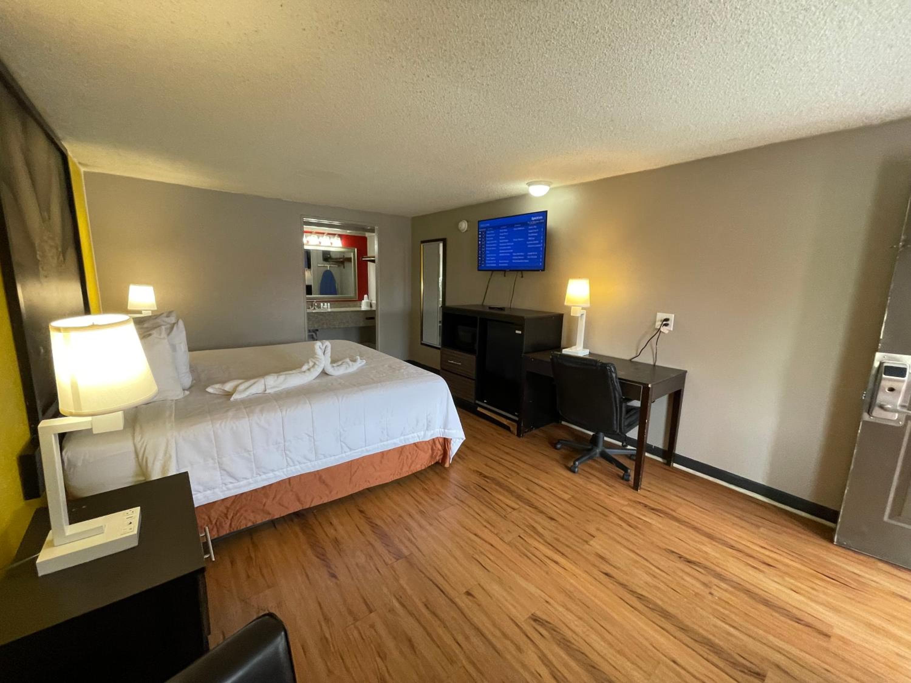 Super 8 by Wyndham Monroe