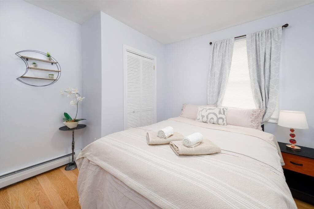 Convenient Braintree Home - 3 Bedroom Sleeps 8
