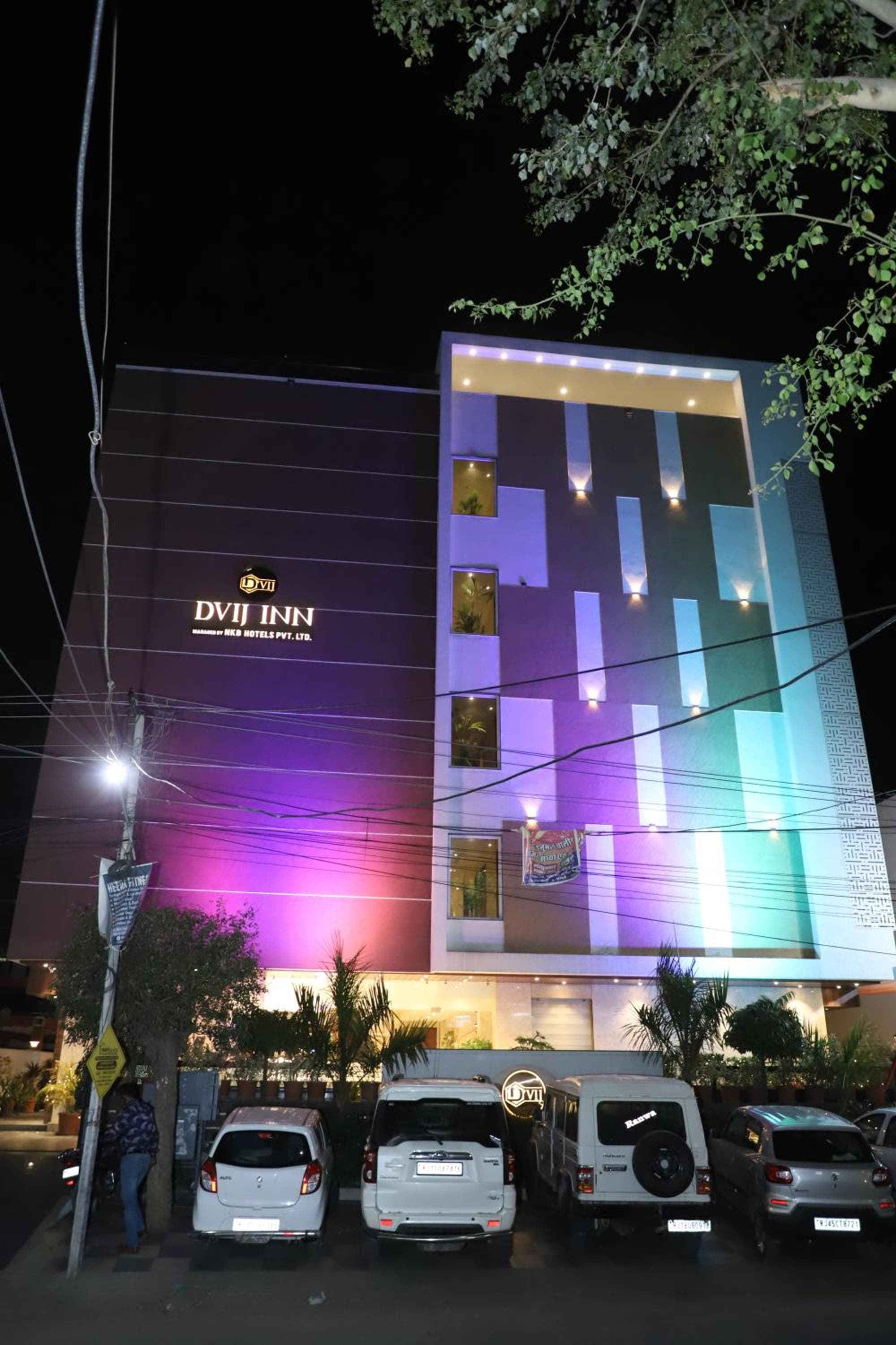 Hotel DVIJ INN