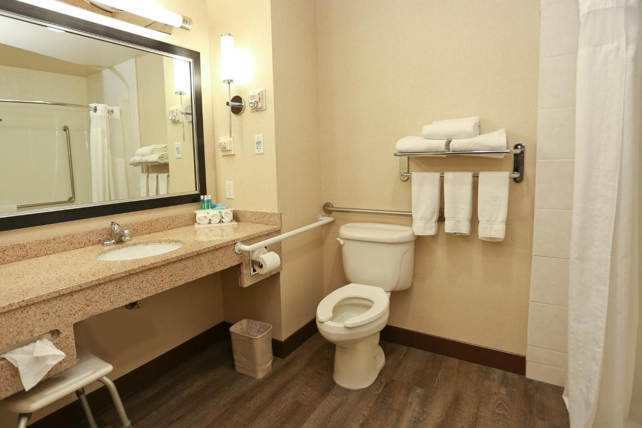 Holiday Inn Express Hotel & Suites Vernon by IHG
