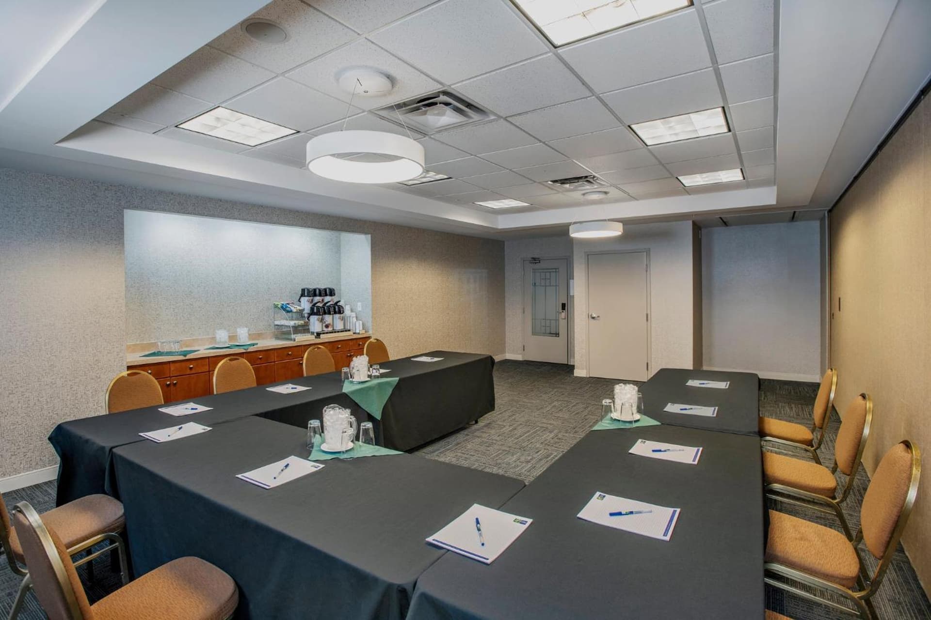 Holiday Inn Express & Suites Medicine Hat by IHG
