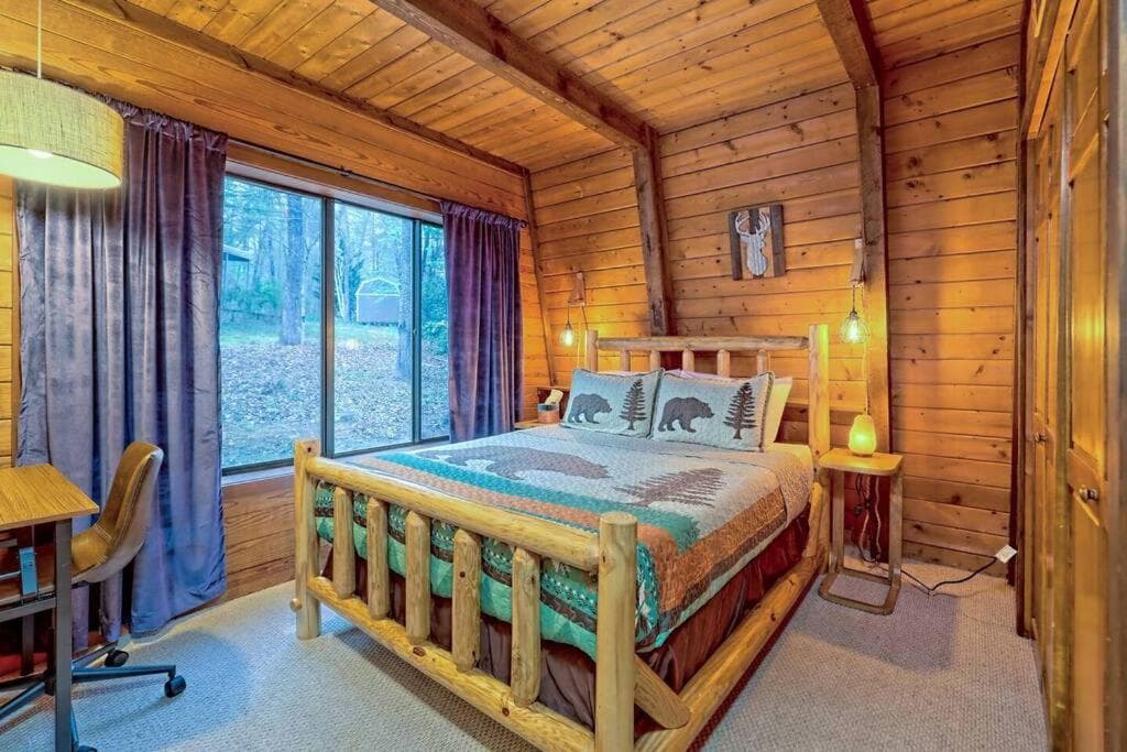 Near Downtown Helen - HotTub, Sauna, Game Room, Fire Pit