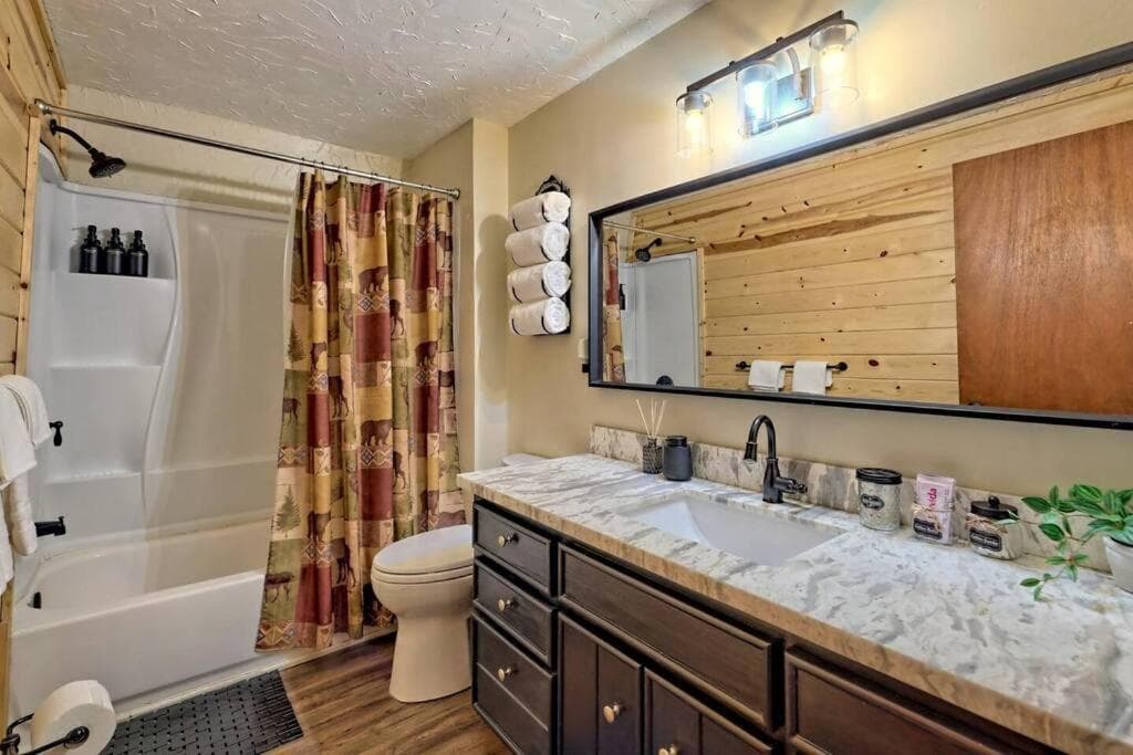Near Downtown Helen - HotTub, Sauna, Game Room, Fire Pit