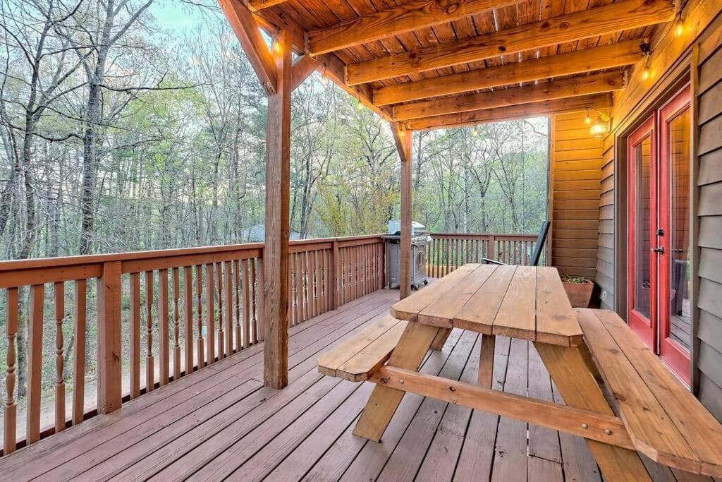 Near Downtown Helen - HotTub, Sauna, Game Room, Fire Pit