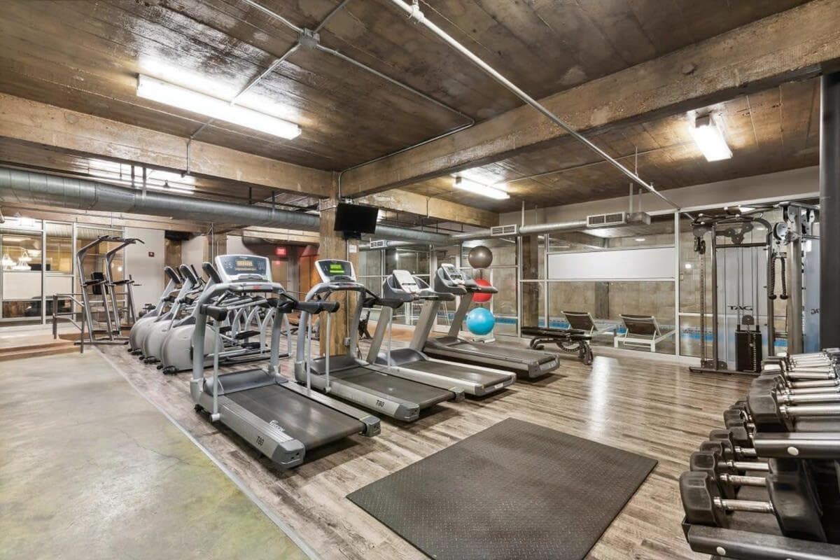 Spacious & Elegant 2BR Downtown Retreat