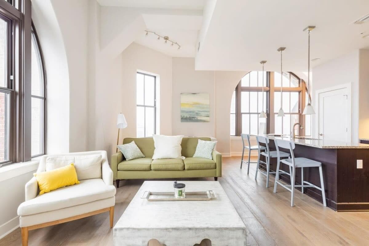 2B 2BA Luxury Downtown Suite with Gym