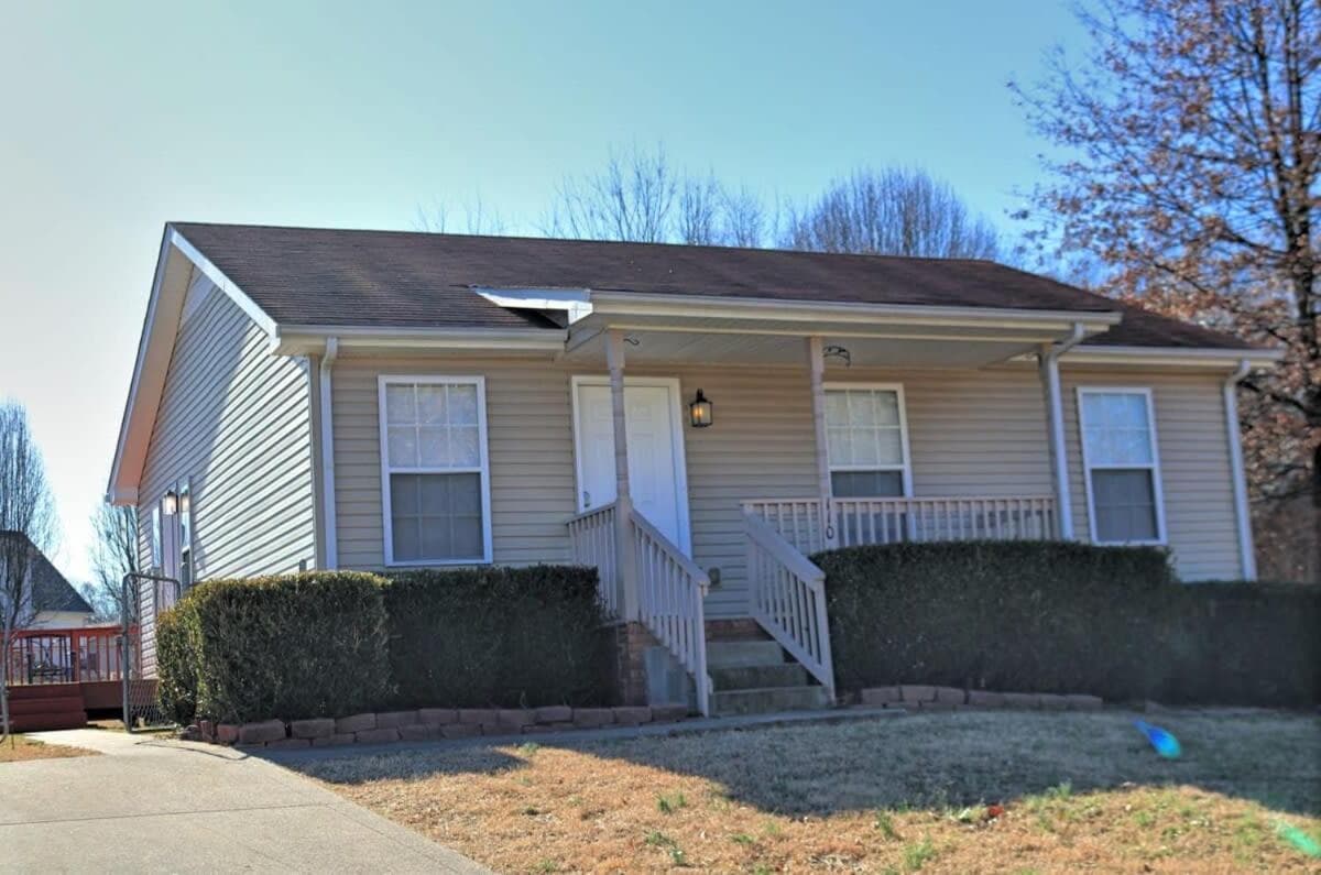 Beautiful cul-de-sac home with a fenced in yard!