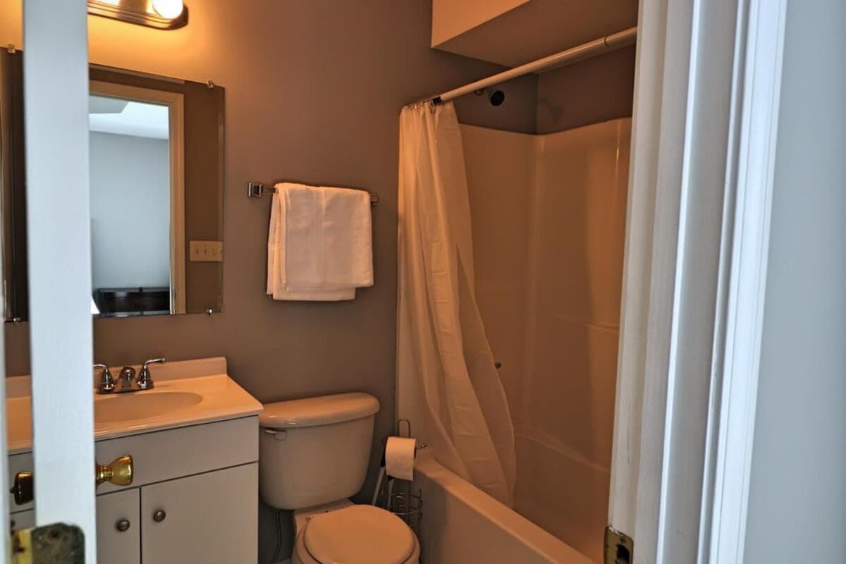 Beautiful cul-de-sac home with a fenced in yard!