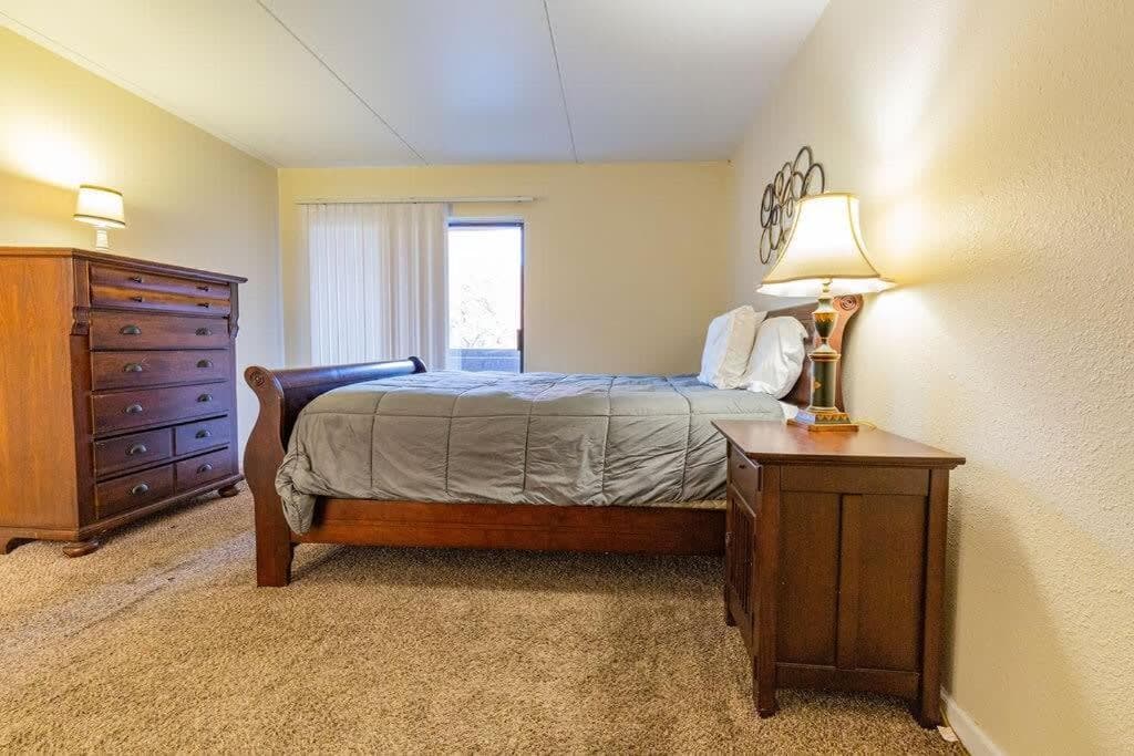 2-bed, 1-bath apartment near I-24, Great location