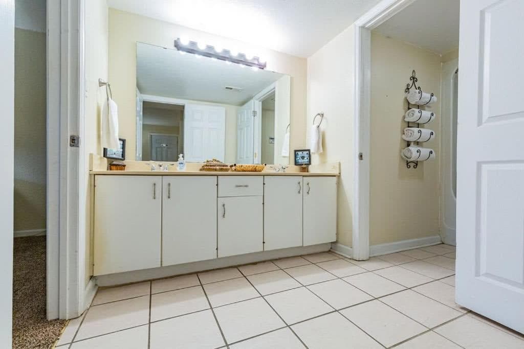 2-bed, 1-bath apartment near I-24, Great location