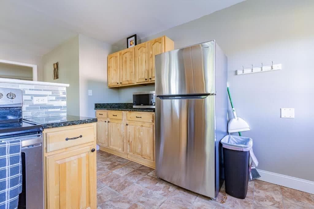 Charming 3-Bedroom Home in Rossville, GA - Family Retreat