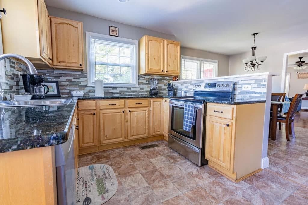 Charming 3-Bedroom Home in Rossville, GA - Family Retreat