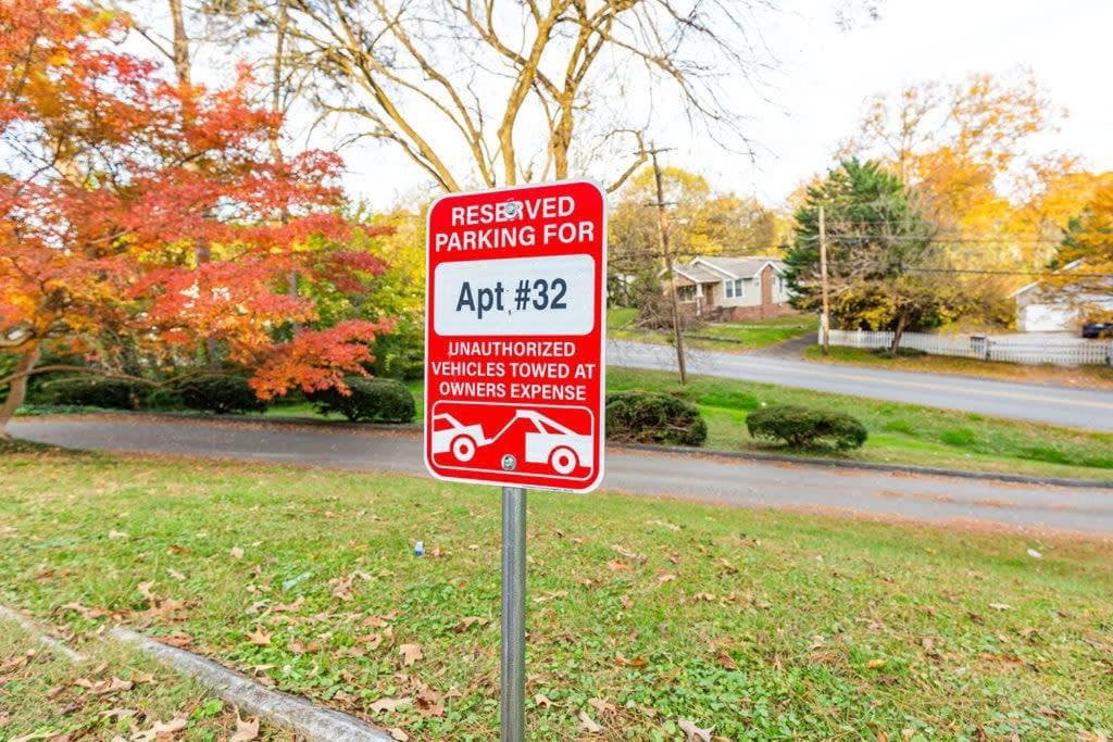 2 Bed/ 1 Bath efficiency Apartment- Close to Downtown!