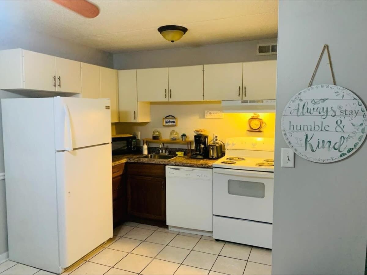 2 Bed/ 1 Bath efficiency Apartment- Close to Downtown!