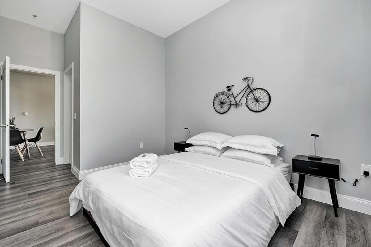High-end condo downtown Kingston near RMC Queens