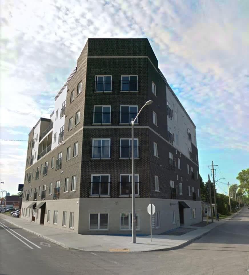 High-end condo downtown Kingston near RMC Queens