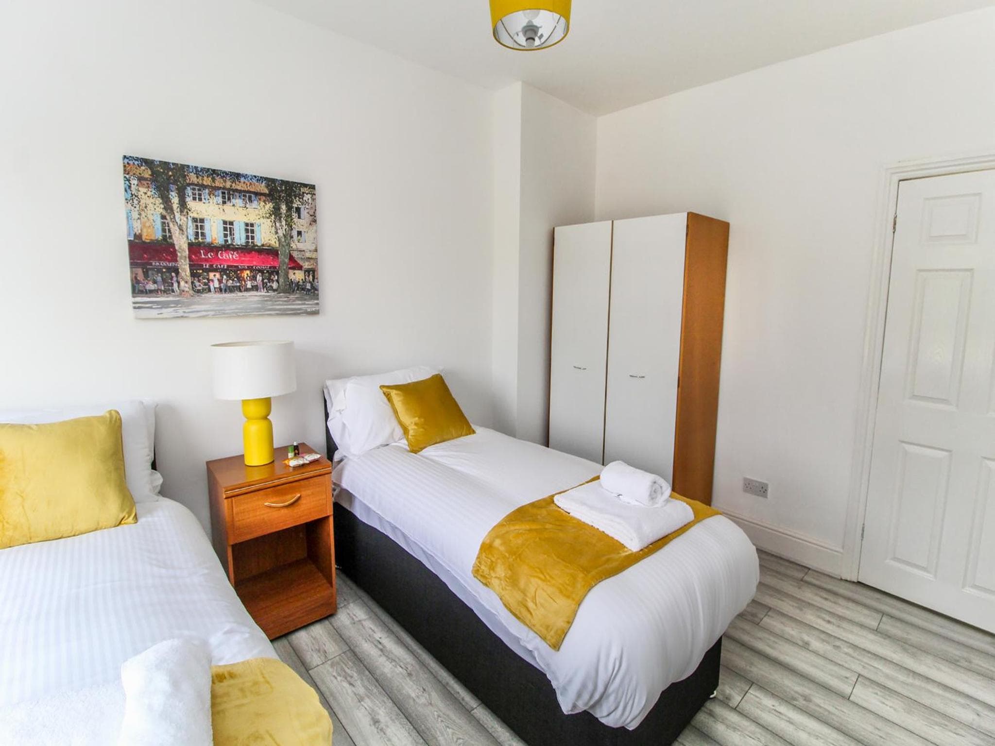 2 Bed House by AV Stays Short Lets Merseyside