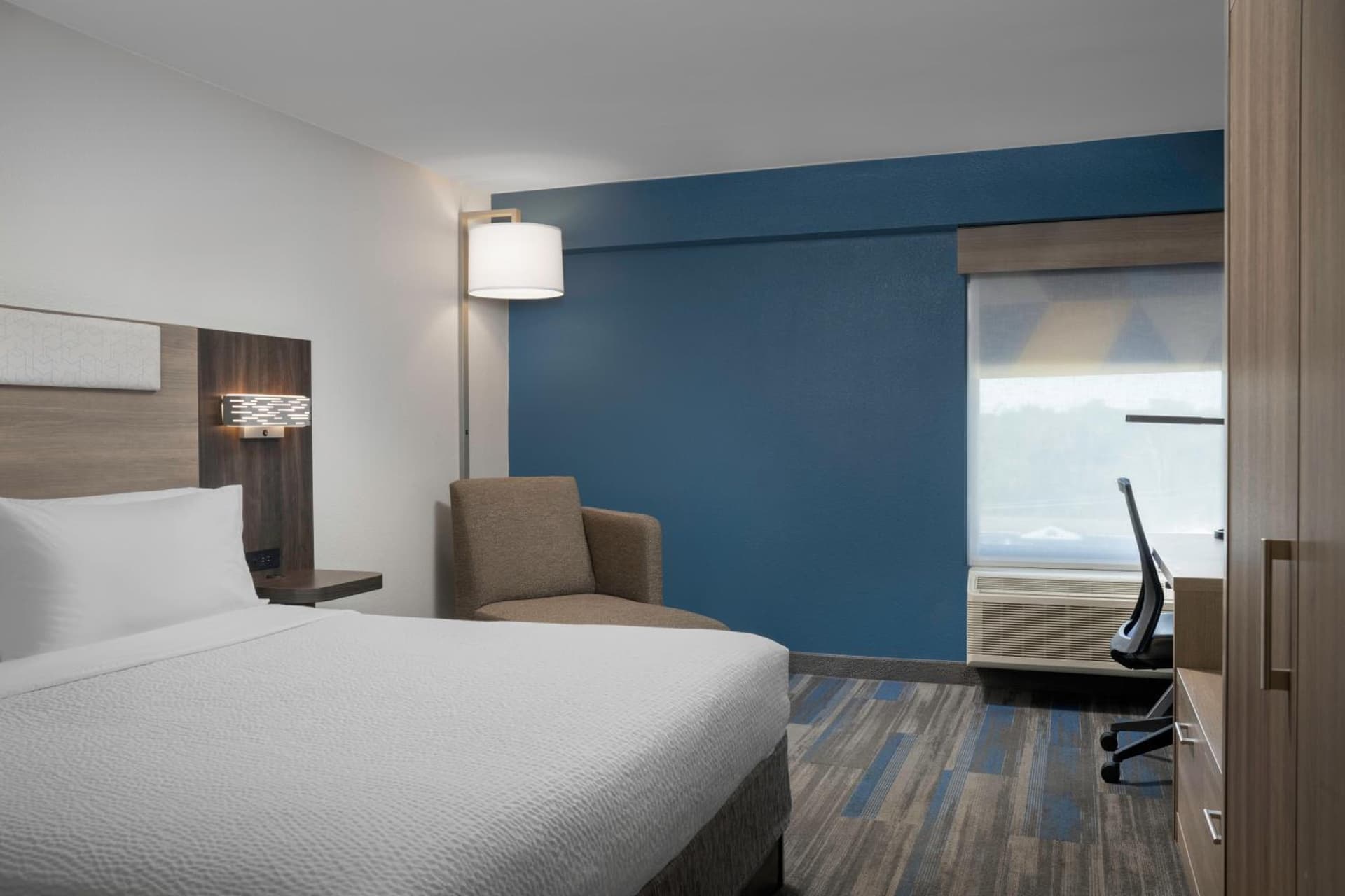 Holiday Inn Express & Suites Baltimore - BWI Airport North by IHG
