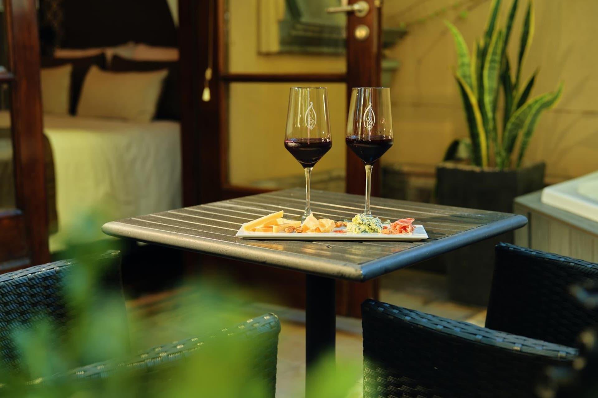 Miravida Soho Hotel & Wine Bar