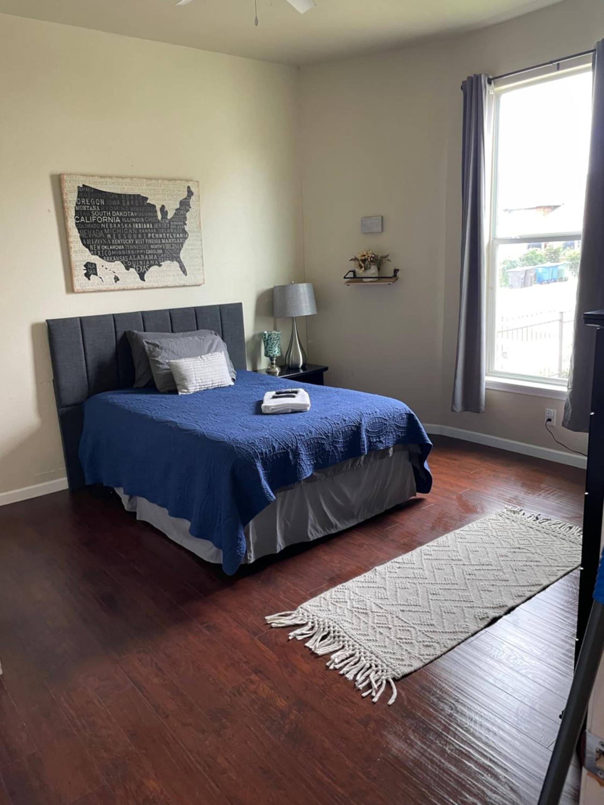 Private rooms in Texas home - Walk to Dwntwn San Antonio