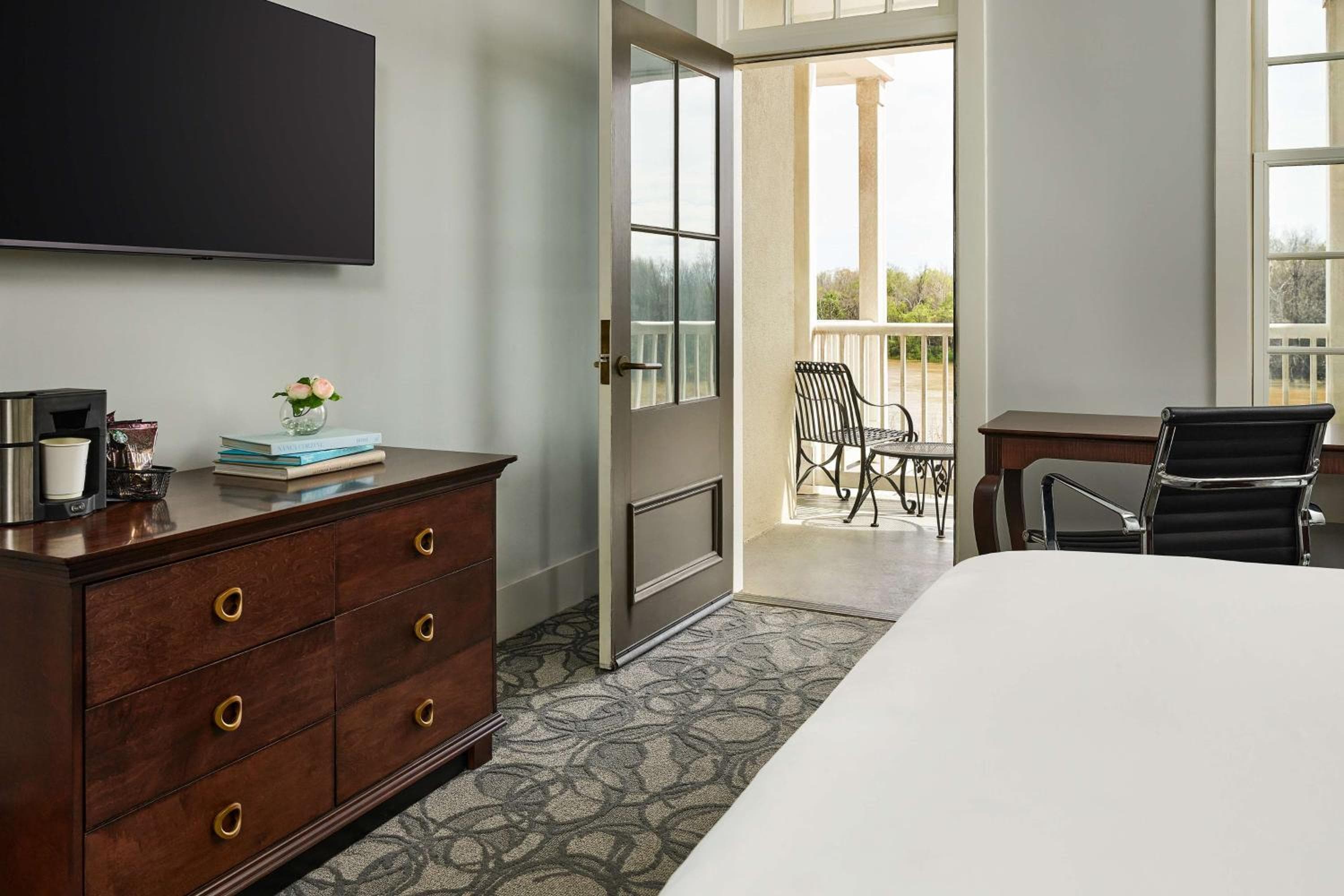 St James Hotel Selma Tapestry Collection by Hilton