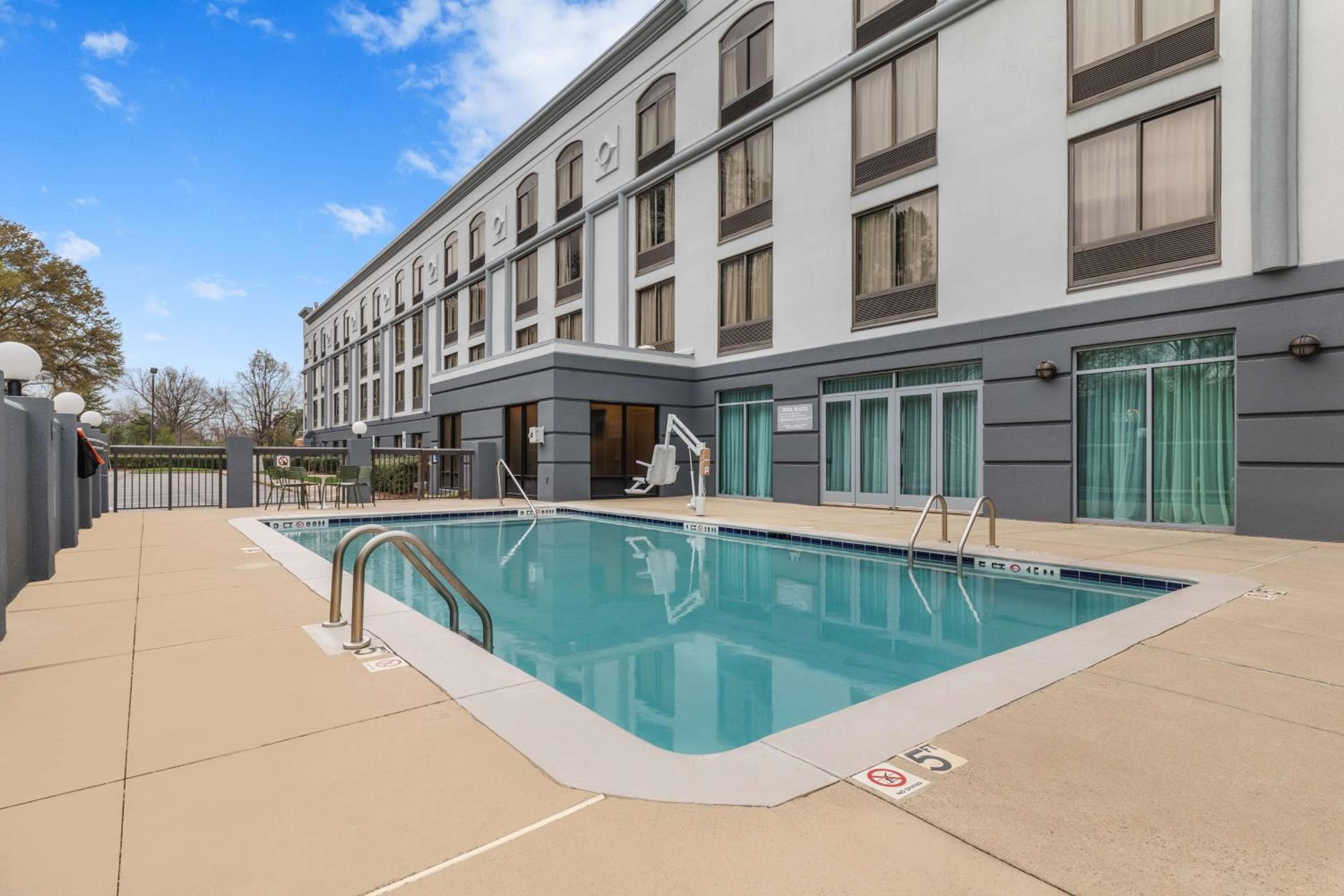 Spark By Hilton Charlotte Tyvola I-77
