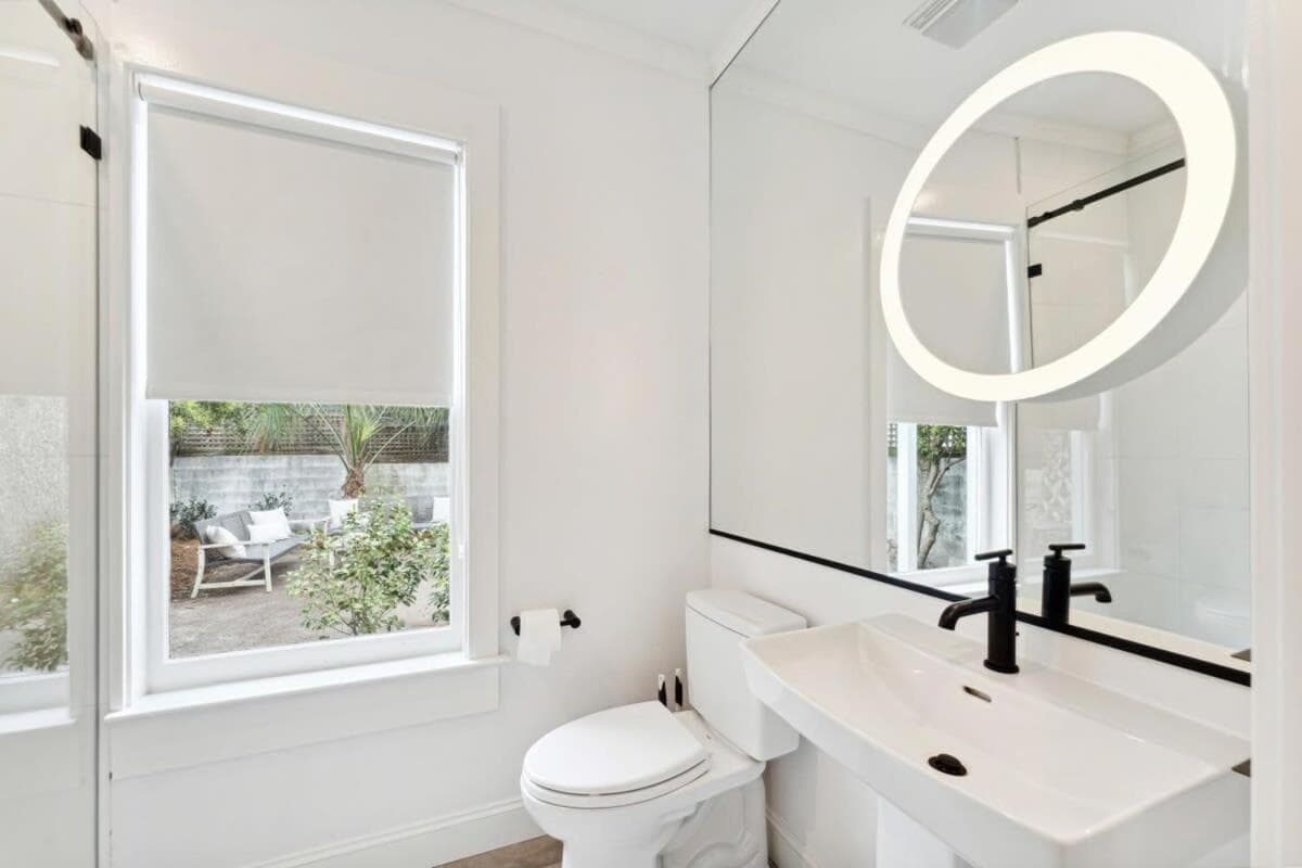 Downtown 3 Bedroom with Tons of Natural Light