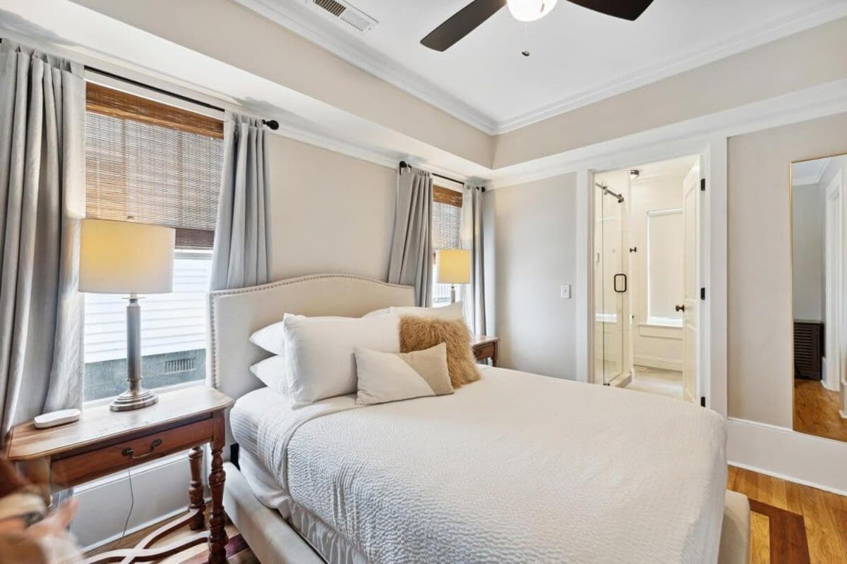 Downtown 3 Bedroom with Tons of Natural Light