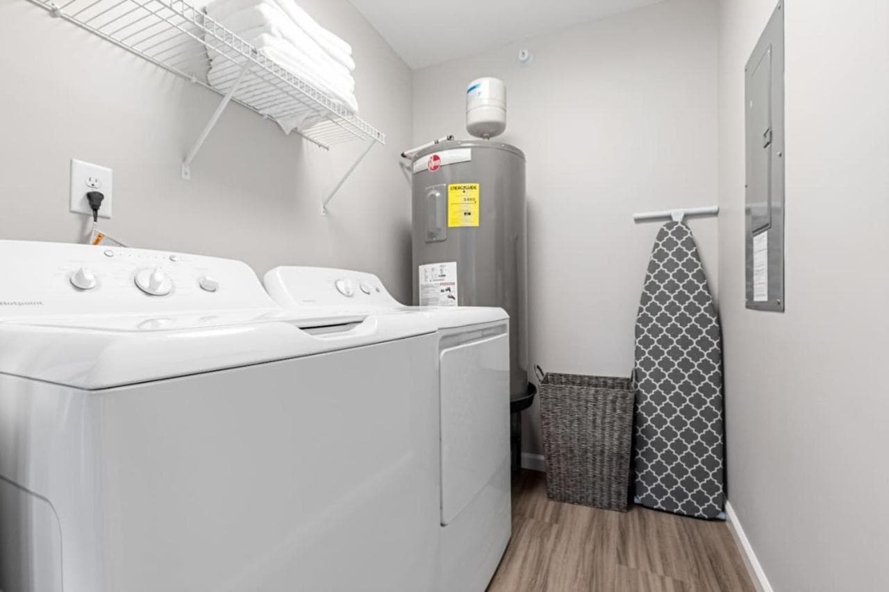 New LUXE APT 3BR Downtown Fay Unit D