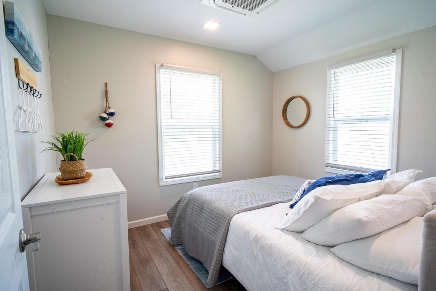 Walk to Lake Erie Renovated 2BR Huron Home Near Cedar Point & Kalahari