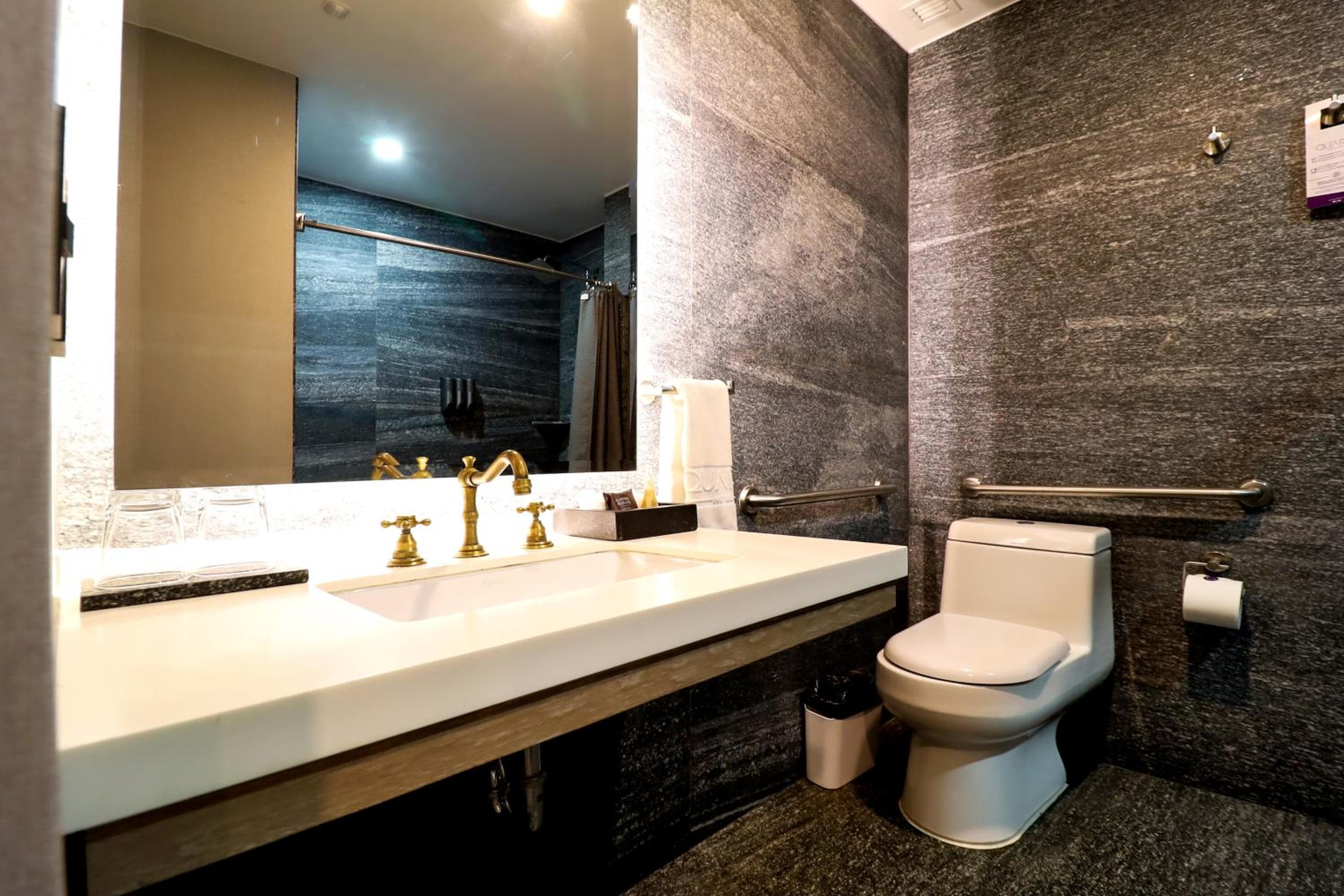 QUARTZ HOTEL & SPA