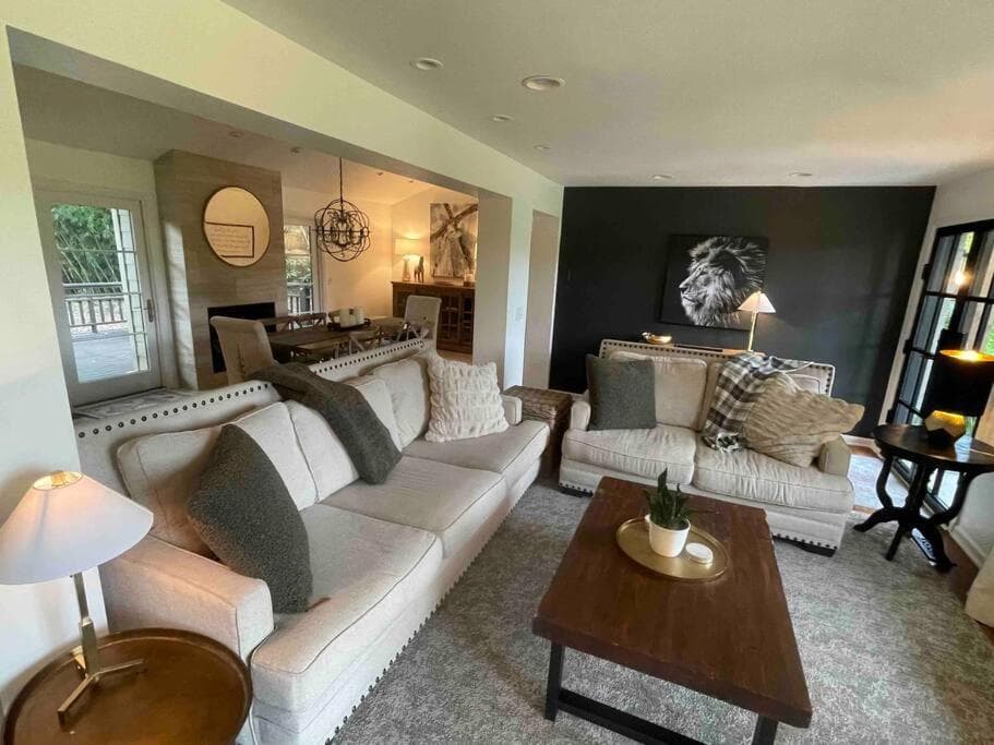 Stylish Private Home 1 mile from Downtown Franklin