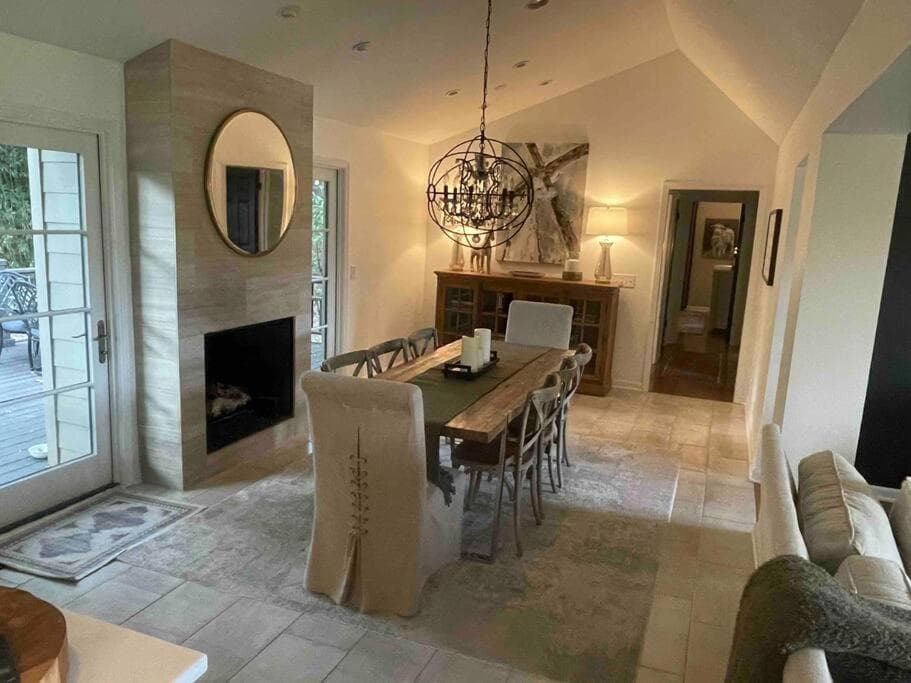 Stylish Private Home 1 mile from Downtown Franklin