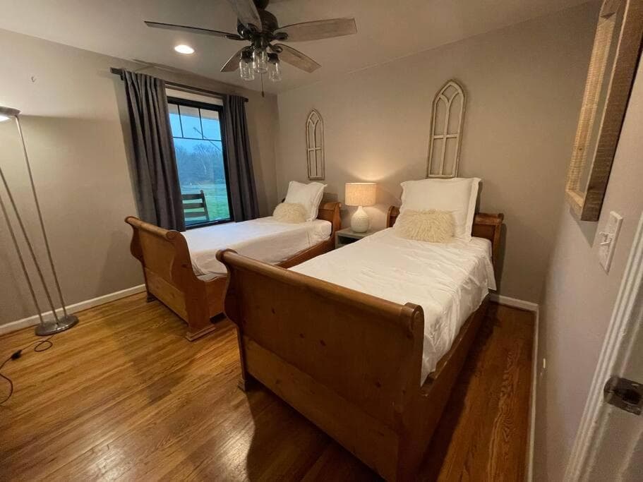 Stylish Private Home 1 mile from Downtown Franklin