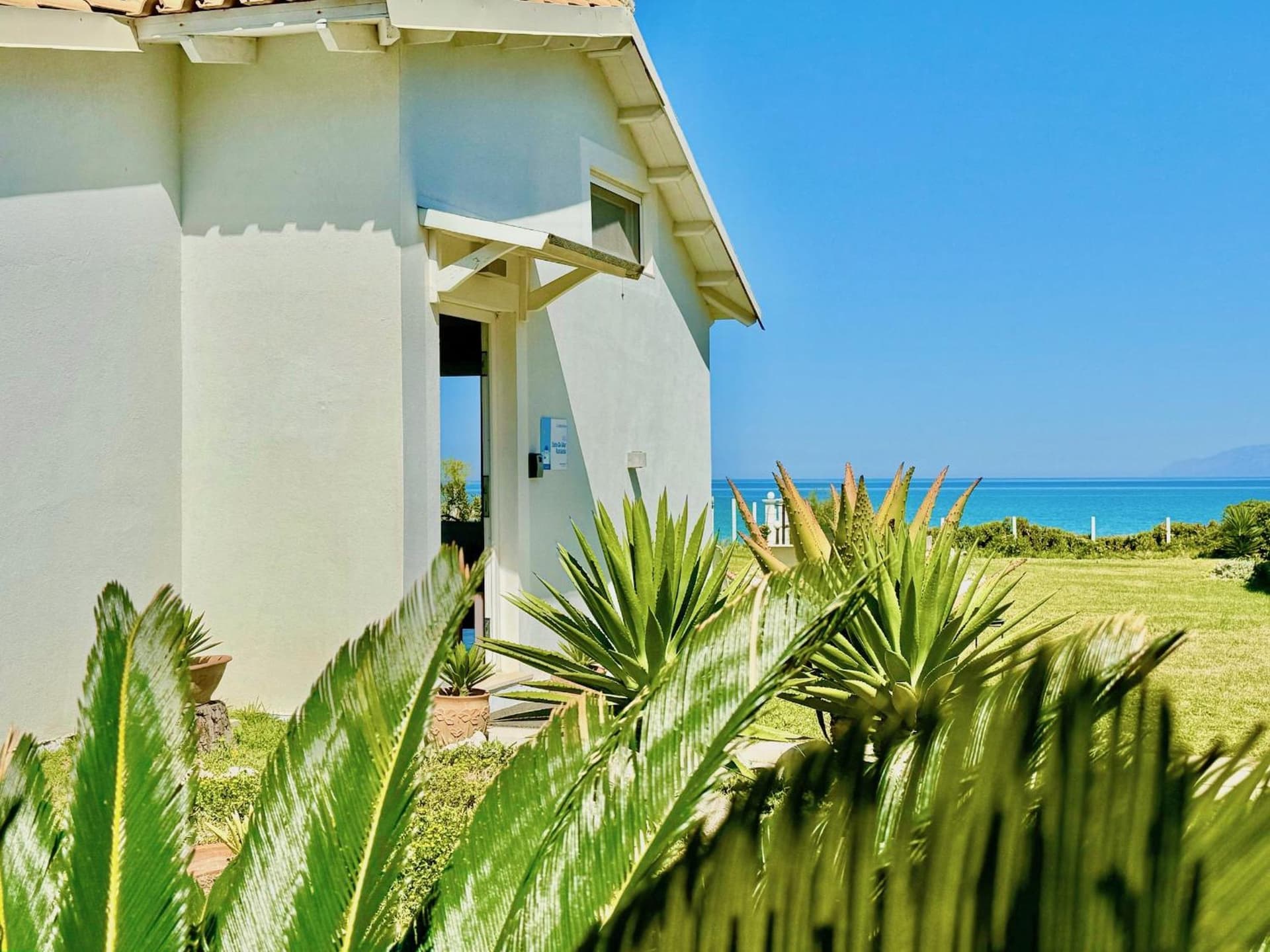 Beachfront Villas Stato Da Mar by DadoVillas