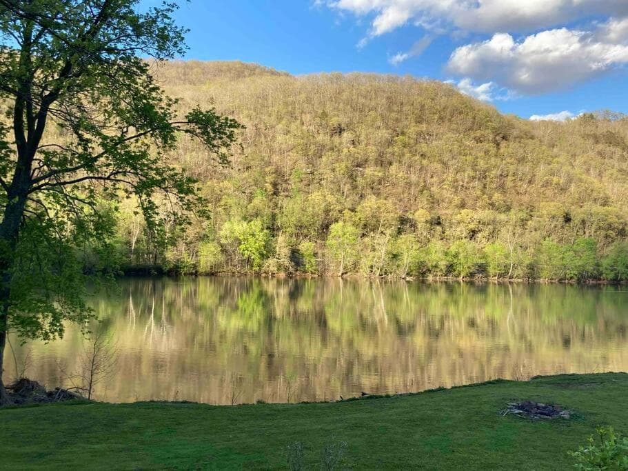 Riverfront Property in NRG National Park near Sandstone Falls- Wi-Fi, Pet-Friendly